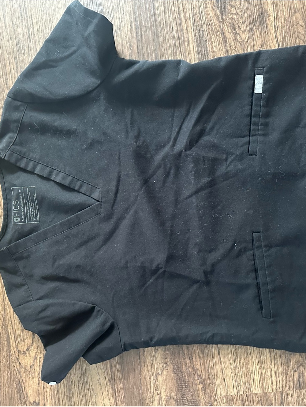Figs Black V-Neck Medical Scrub Top with Pockets